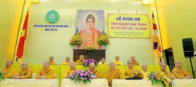 Chư tôn đức chứng minh buổi lễ