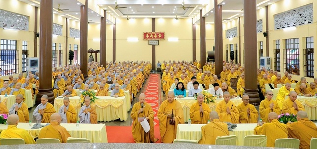 Đại đức Thích Chúc Tánh cung an chức sự hạ trường