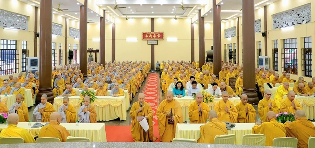 Đại đức Thích Chúc Tánh cung an chức sự hạ trường