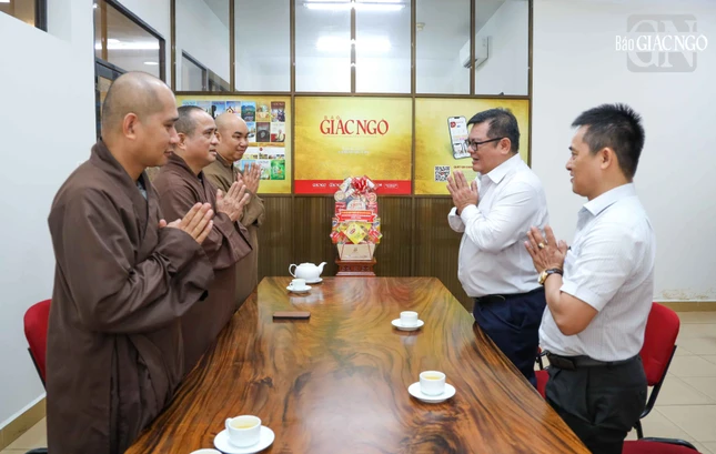 Thượng tọa Thích Tâm Hải tri ân phái đoàn Ủy ban MTTQVN TP.HCM Thượng tọa Thích Tâm Hải tri ân phái đoàn Ủy ban MTTQVN TP.HCM