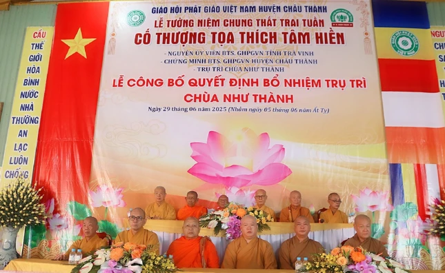 Chư tôn đức chứng minh buổi lễ