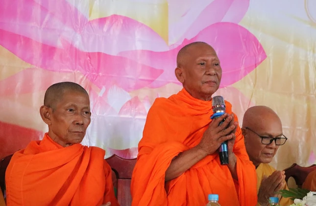 Hòa thượng Thạch Sok Xane ban đạo từ
