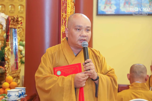 Thượng tọa Thích Trung Nguyện đọc quyết định bổ nhiệm trụ trì chùa Khuông Việt Thượng tọa Thích Trung Nguyện đọc quyết định bổ nhiệm trụ trì chùa Khuông Việt