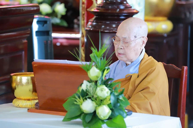 Ni trưởng Thích nữ Giác Thành trùng tuyên giới Sa-di-ni và Thức-xoa-ma-na