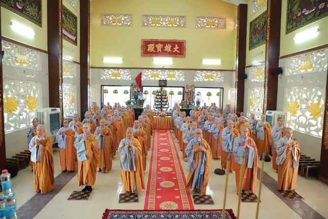 101 chư Ni hành giả an cư tại chùa Phước Thiện thực hiện nghi thức Bố-tát 101 chư Ni hành giả an cư tại chùa Phước Thiện thực hiện nghi thức Bố-tát