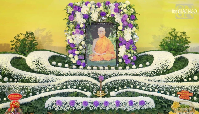 Di ảnh Hòa thượng Pháp sư Thích Giác Nhiên tại giảng đường pháp viện Minh Đăng Quang