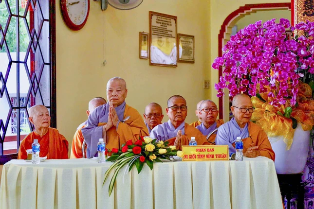 Chư tôn đức Ni tỉnh Lâm Đồng đón tiếp phái đoàn