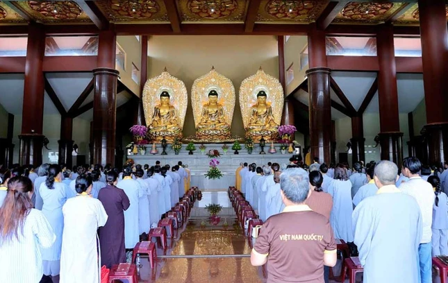 Đông đảo Phật tử tham dự khóa tu