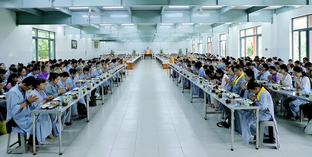 Thọ trai trong chánh niệm