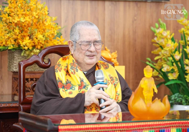 Trưởng lão Hòa thượng Thích Minh Chơn sách tấn chư hành giả an cư