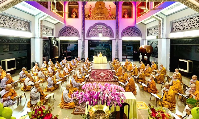 Lễ Bố-tát tụng giới của chư Ni tại trường hạ chùa Kim Sơn