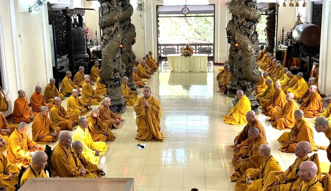 Chư Tăng trên địa bàn các phường Phú Nhuận, Đức Nhuận và Cầu Kiệu tham dự lễ Bố-tát Chư Tăng trên địa bàn các phường Phú Nhuận, Đức Nhuận và Cầu Kiệu tham dự lễ Bố-tát