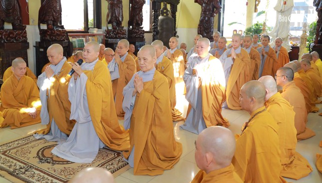 Chư Ni thỉnh cầu giáo giới Đại Tăng mỗi nửa tháng