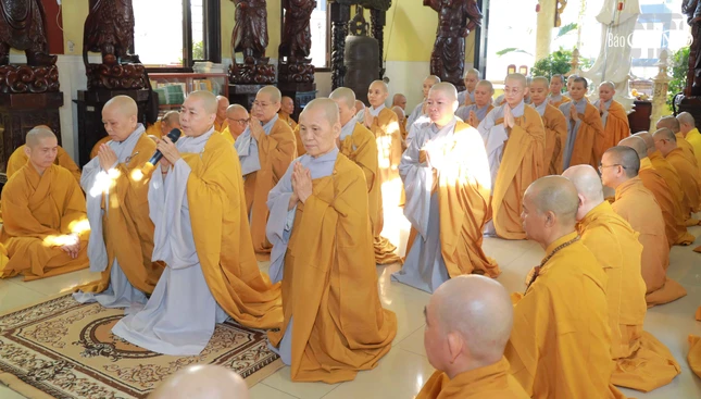 Chư Ni thỉnh cầu giáo giới Đại Tăng mỗi nửa tháng