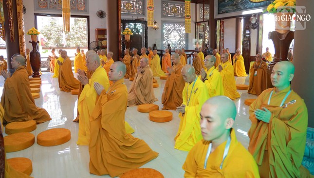 Trang nghiêm khóa lễ