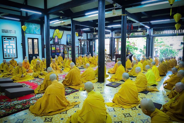 Chư Tăng thanh tịnh thính giới