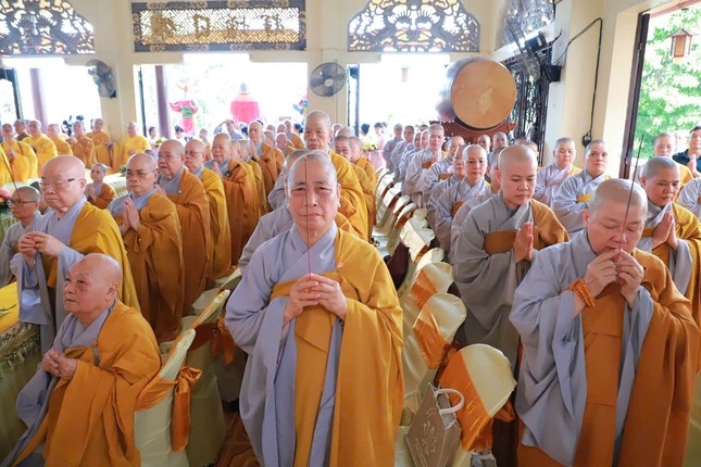 Chư Ni thành kính tưởng niệm, ôn lại công hạnh cố Ni trưởng Thích nữ Như Giác