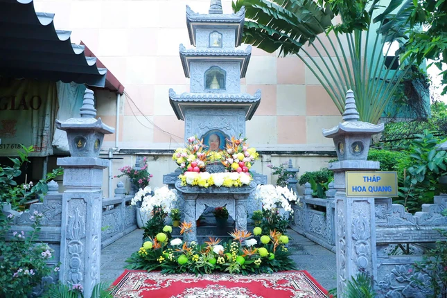 Bảo tháp cố Ni trưởng Thích nữ Như Giác trong khuôn viên Quan Âm tu viện