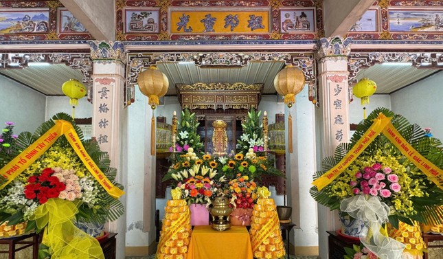 Long vị cố Hòa thượng tại tổ đường chùa Linh Quang - Huế