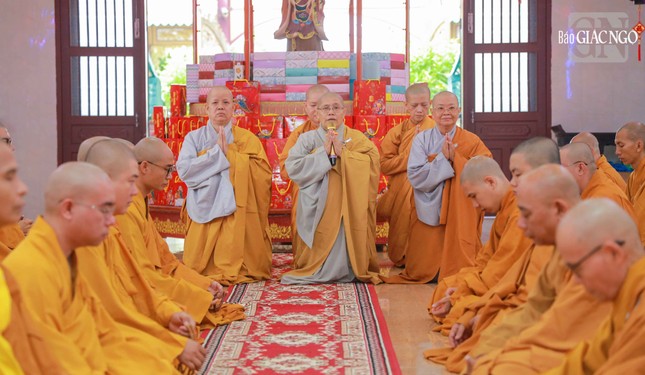 Chư Ni các điểm an cư tác bạch với đại Tăng cầu thỉnh pháp Tự tứ