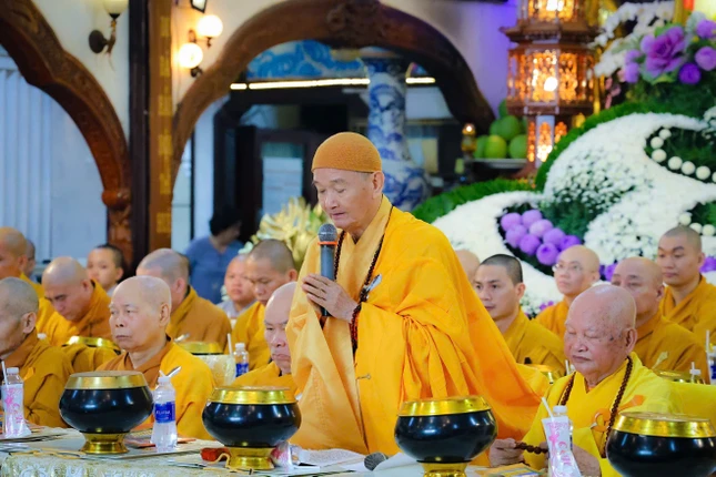 Trưởng lão Hòa thượng Thích Thanh Hùng ban đạo từ