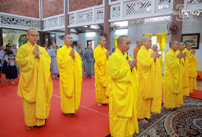 Chư Tăng tu học tại Vạn Hạnh