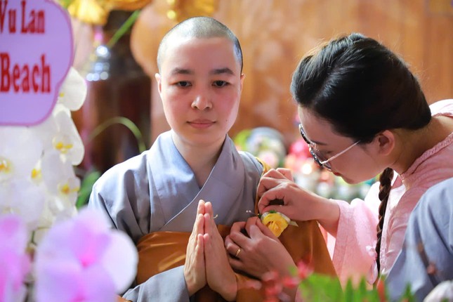 Nghi thức Bông hồng cài áo