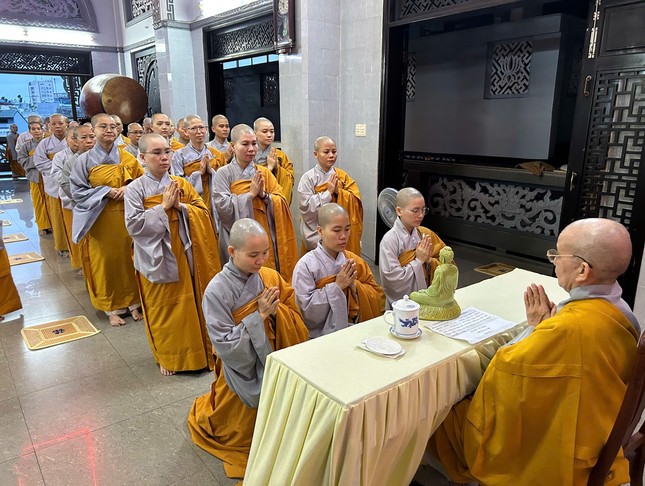 Chư Ni lần lượt ba vị bạch pháp Tự tứ Chư Ni lần lượt ba vị bạch pháp Tự tứ