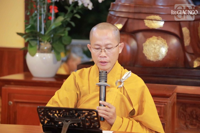 Đại đức Thích Hạnh Đức tụng Bồ-tát Phạm Võng giới kinh đến nhị bộ Tăng Ni