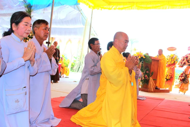 Đại đức Thích Đức Nguyện tác bạch phát nguyện Đại đức Thích Đức Nguyện tác bạch phát nguyện