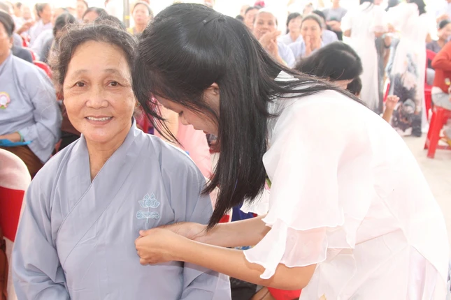 Lễ cài hoa hồng Lễ cài hoa hồng