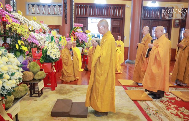 Thượng tọa Thích Đạt Đức, trụ trì chùa Hải Quang tác bạch tri ân chư tôn đức