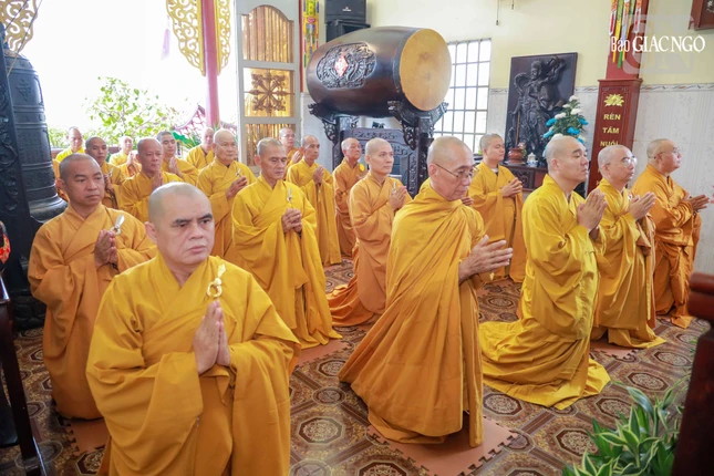 Chư Tăng phát lồ sám hối Chư Tăng phát lồ sám hối