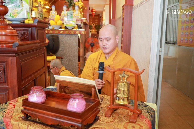 Đại đức Thích Huệ Thông thuyết giới Tỳ-kheo và Bồ-tát đến chư Tăng Đại đức Thích Huệ Thông thuyết giới Tỳ-kheo và Bồ-tát đến chư Tăng