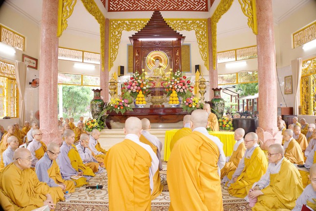 Lễ Bố-tát của chư Ni tổ chức cố định tại tịnh xá Ngọc Điểm Lễ Bố-tát của chư Ni tổ chức cố định tại tịnh xá Ngọc Điểm