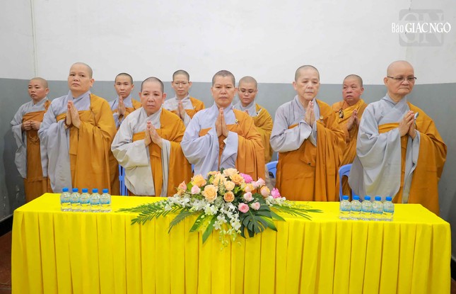Chư Ni tham dự