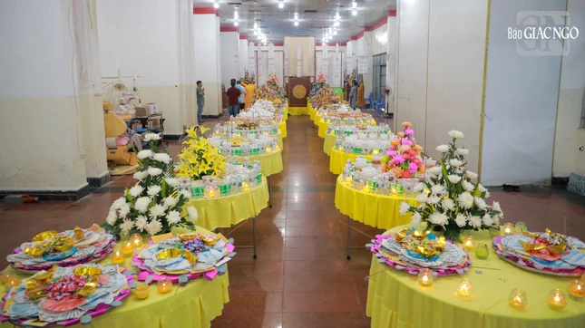 Phẩm vật dâng cúng chư vị hương linh, âm linh cô hồn, đồng bào đã tử nạn do đại dịch Covid-19