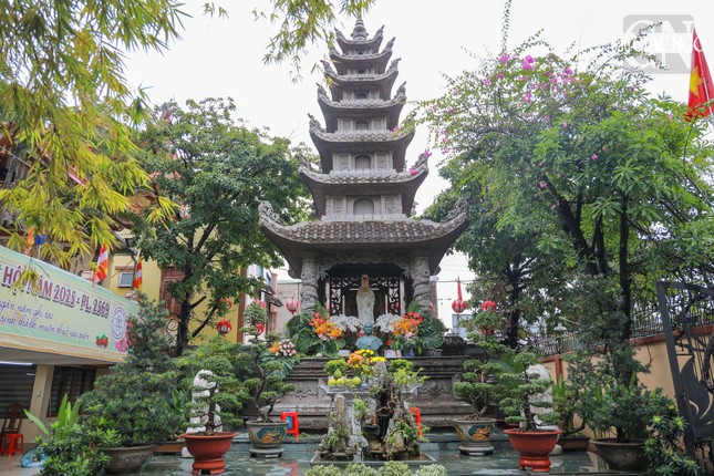 Bảo tháp Hòa thượng Thích Đạt Đạo trong khuôn viên chùa Bát Nhã