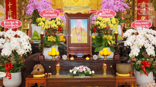 Di ảnh Hòa thượng Thích Đạt Đạo tôn trí tại chánh điện chùa Bát Nhã