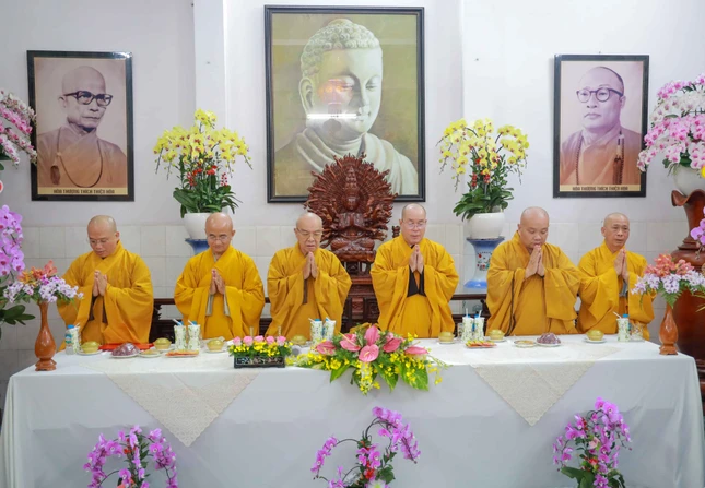 Chư tôn giáo phẩm chứng minh buổi lễ