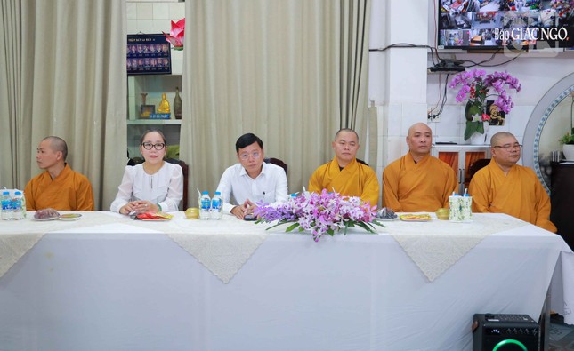 Chư tôn đức, lãnh đạo chính quyền P.Bình Thạnh tham dự