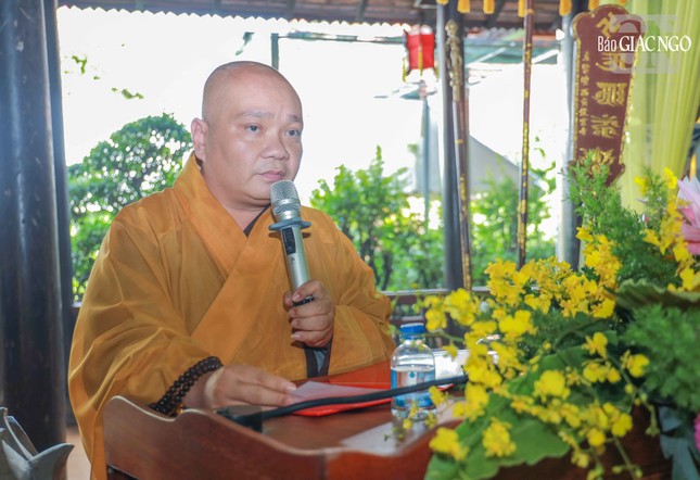 Thượng tọa Thích Trung Nguyện đọc quyết định bổ nhiệm trụ trì chùa Long Vân