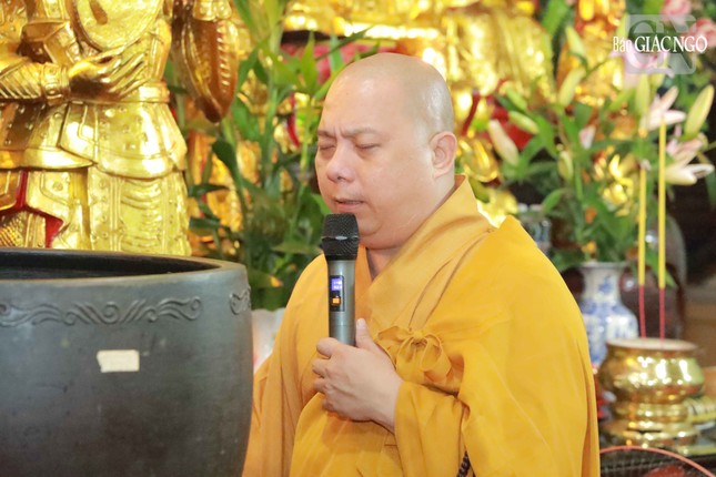 Thượng tọa Thích Trí Thông xướng lễ Thượng tọa Thích Trí Thông xướng lễ