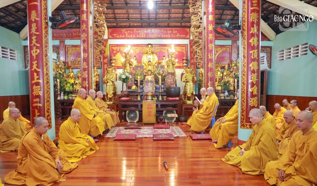 Chư Tăng thực hiện Bố-tát nửa tháng một lần Chư Tăng thực hiện Bố-tát nửa tháng một lần