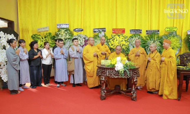 Ghi sổ tang lưu niệm