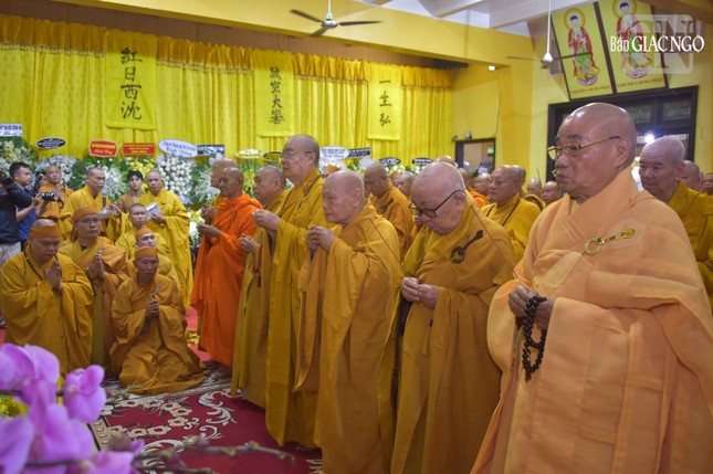 Trưởng lão Hòa thượng Thích Thiện Nhơn cùng chư vị giáo phẩm Hội đồng Chứng minh, Hội đồng Trị sự tưởng niệm Trưởng lão Hòa thượng Thích Thiện Nhơn cùng chư vị giáo phẩm Hội đồng Chứng minh, Hội đồng Trị sự tưởng niệm