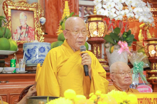 Trưởng lão Hòa thượng Thích Như Niệm ban đạo từ