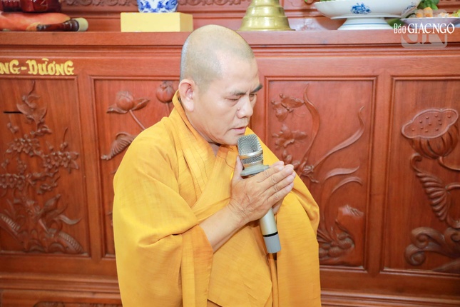 Đại đức Thích Thuần Tại đại diện chư Tăng chùa Phật Bửu tác bạch tri ân