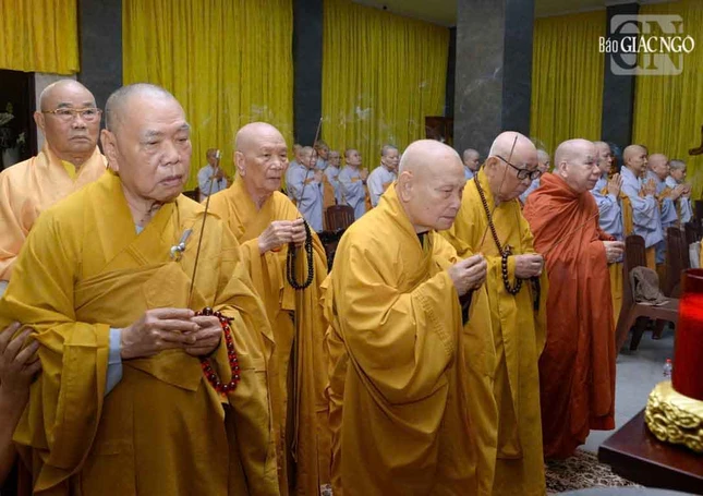 Chư tôn đức giáo phẩm niêm hương