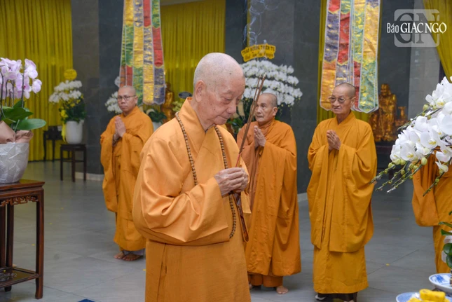 Đức Pháp chủ GHPGVN tưởng niệm Trưởng lão Hòa thượng Thích Thiện Tánh